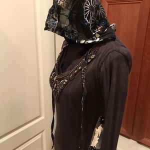 Vintage wash hoodie top w/ beads.
